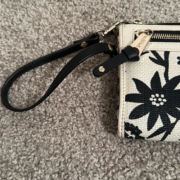 Spartina Gorgeous Wristlet - Picture 3 of 5